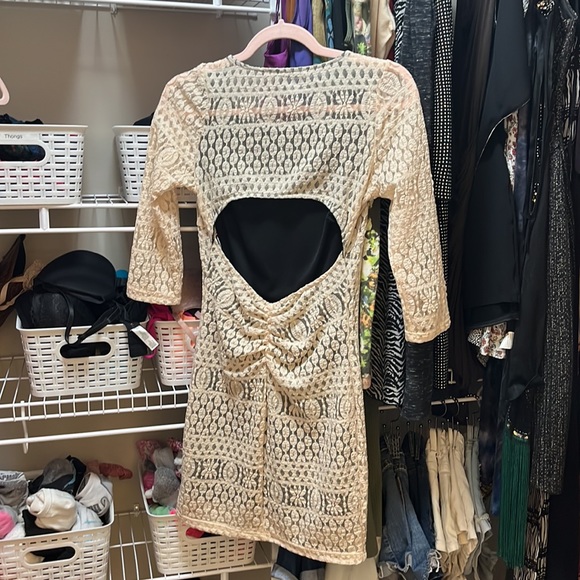 Lace mini dress with cut out back - Picture 2 of 4